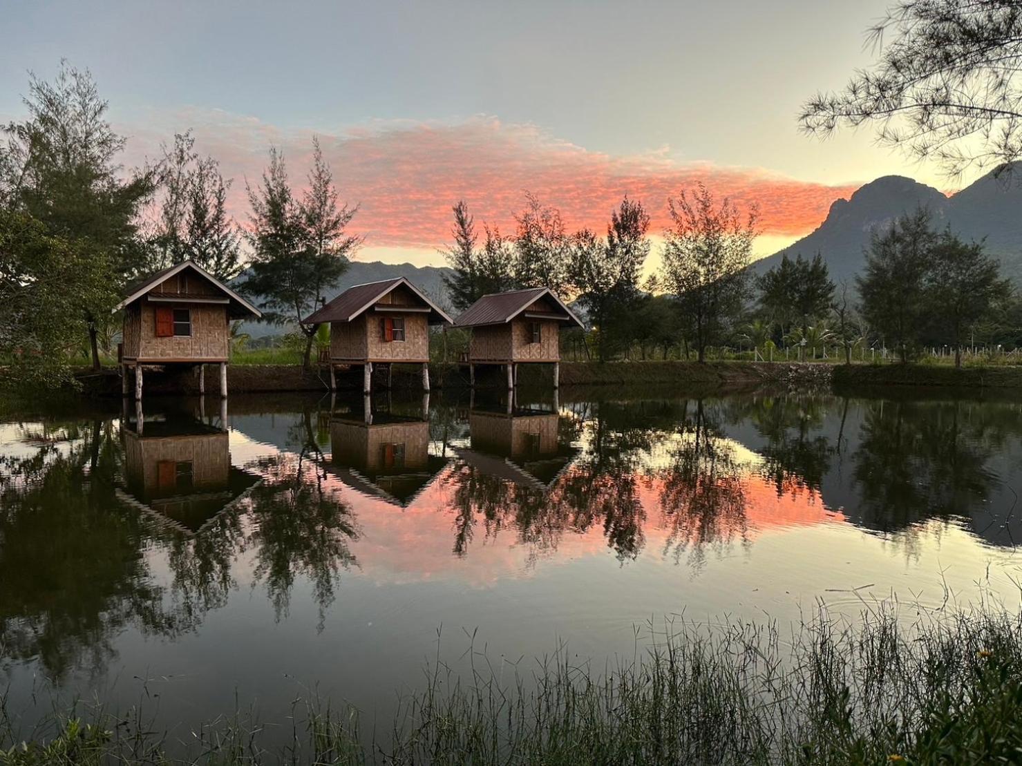 Numpu Baandin Hotel Sam Roi Yot Exterior photo