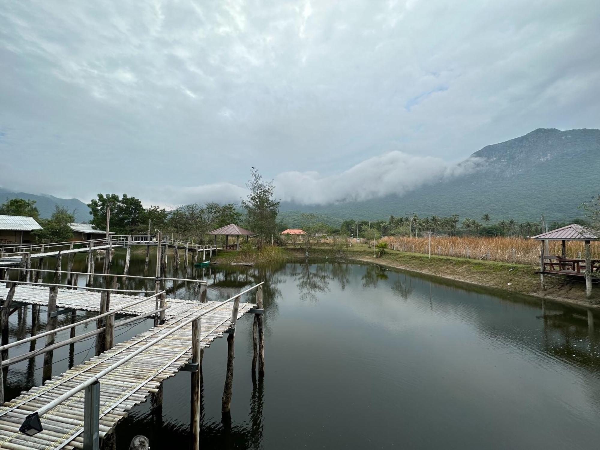 Numpu Baandin Hotel Sam Roi Yot Exterior photo
