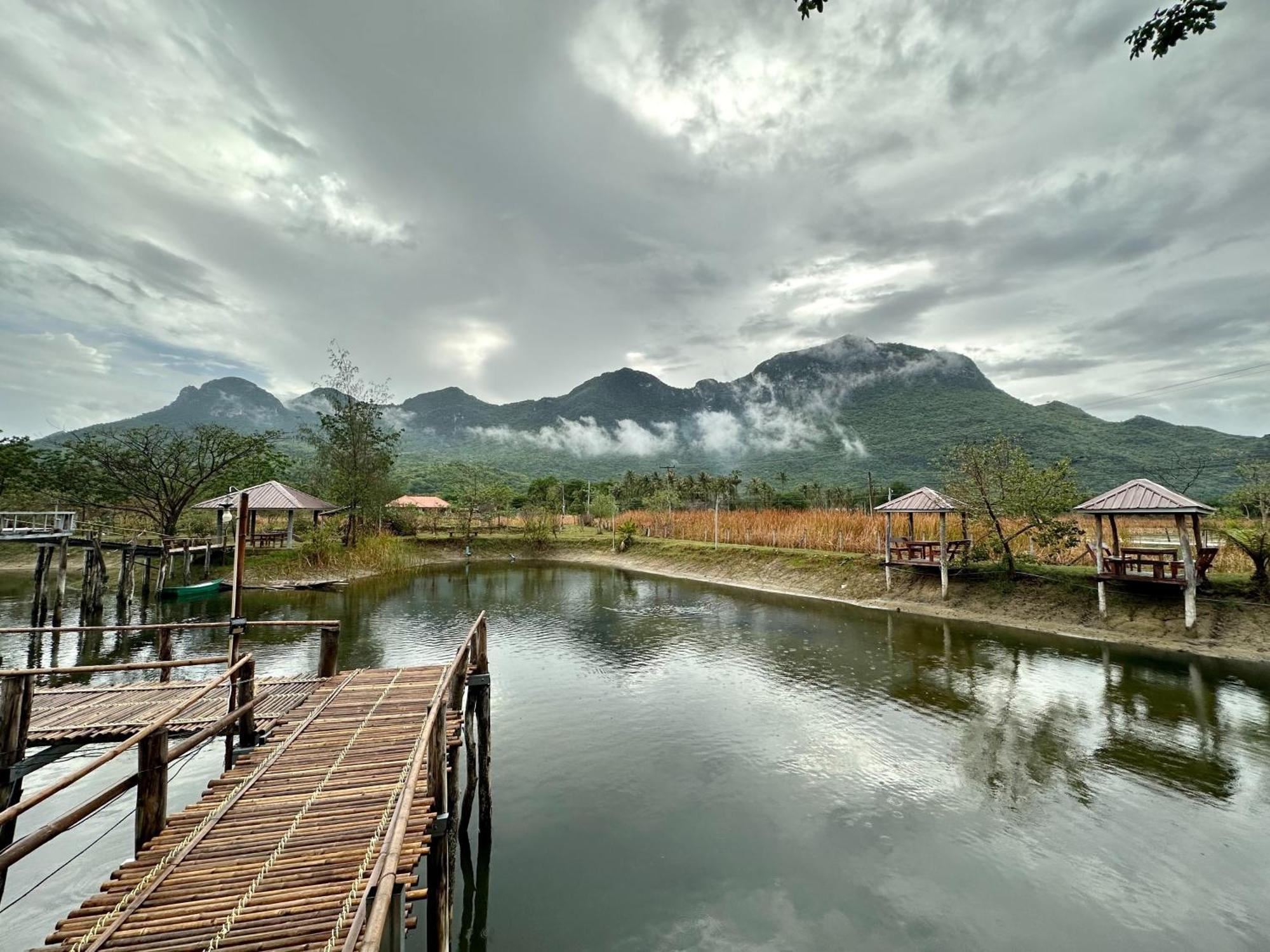 Numpu Baandin Hotel Sam Roi Yot Exterior photo