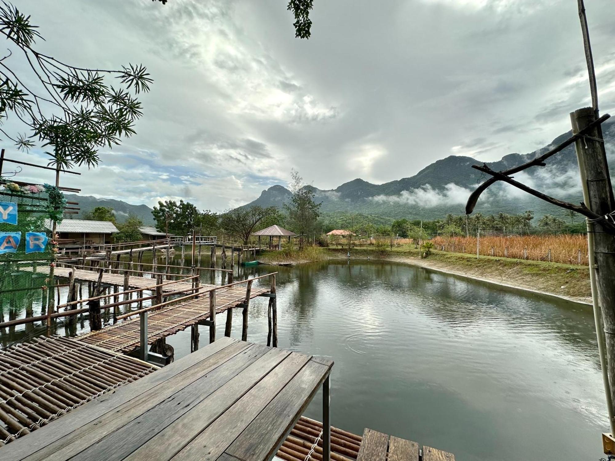 Numpu Baandin Hotel Sam Roi Yot Exterior photo